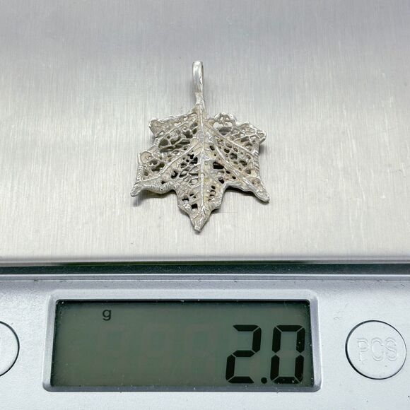 Vintage Sterling Silver 925 Textured Open Work Maple Leaf Pendant - Picture 5 of 5